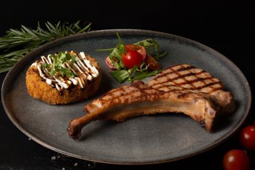 Cotlet magnum la gratar / Grilled Magnum pork chop