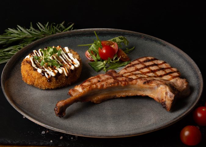 Cotlet magnum la gratar / Grilled Magnum pork chop