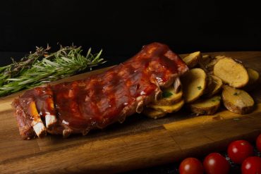 Coaste de porc bbq si cartofi copti/ BBQ pork ribs and baked potatoes