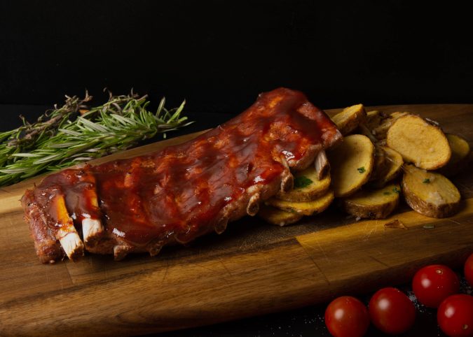 Coaste de porc bbq si cartofi copti/ BBQ pork ribs and baked potatoes
